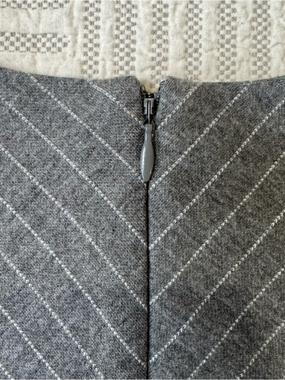 Banana Republic Grey Pinstripe Sheath Dress – Size 6 - Picture 5 of 11